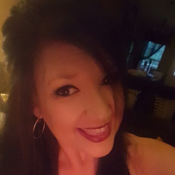 Meet your Posher, Julie - Picture 1 of 1